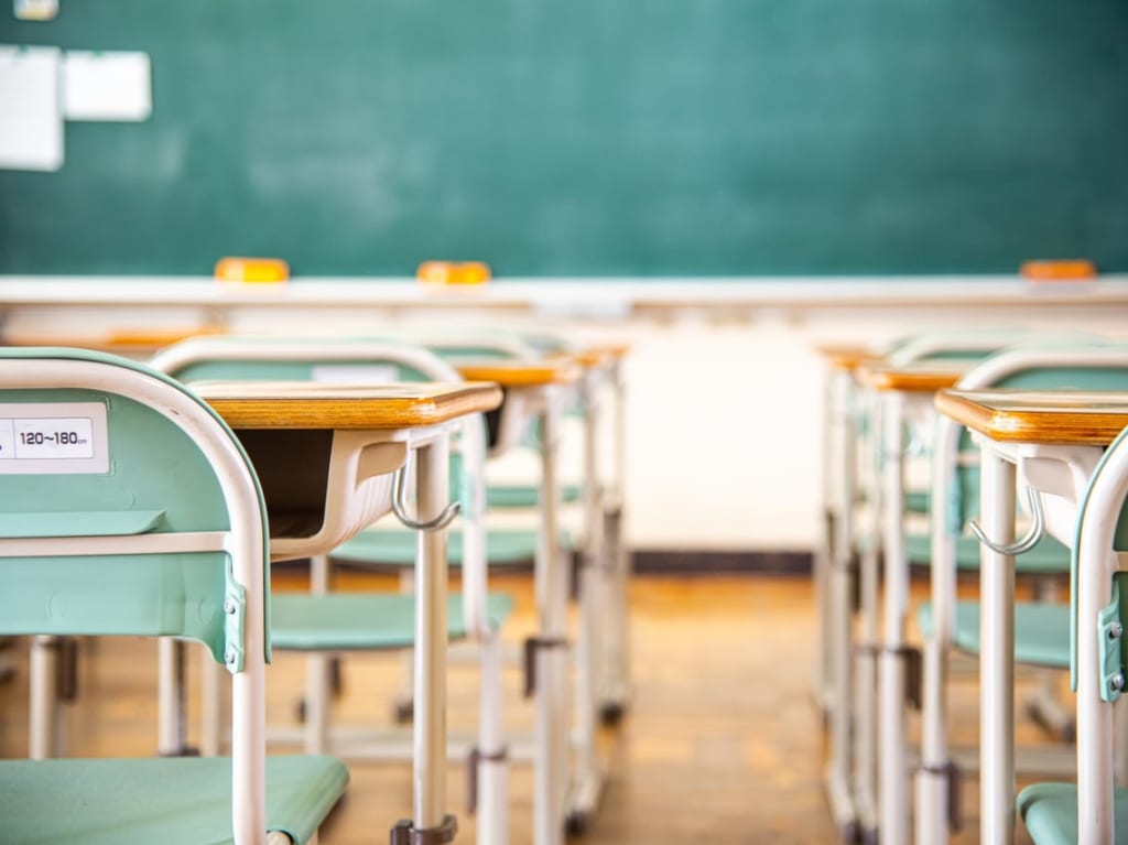 臨時的任用教師