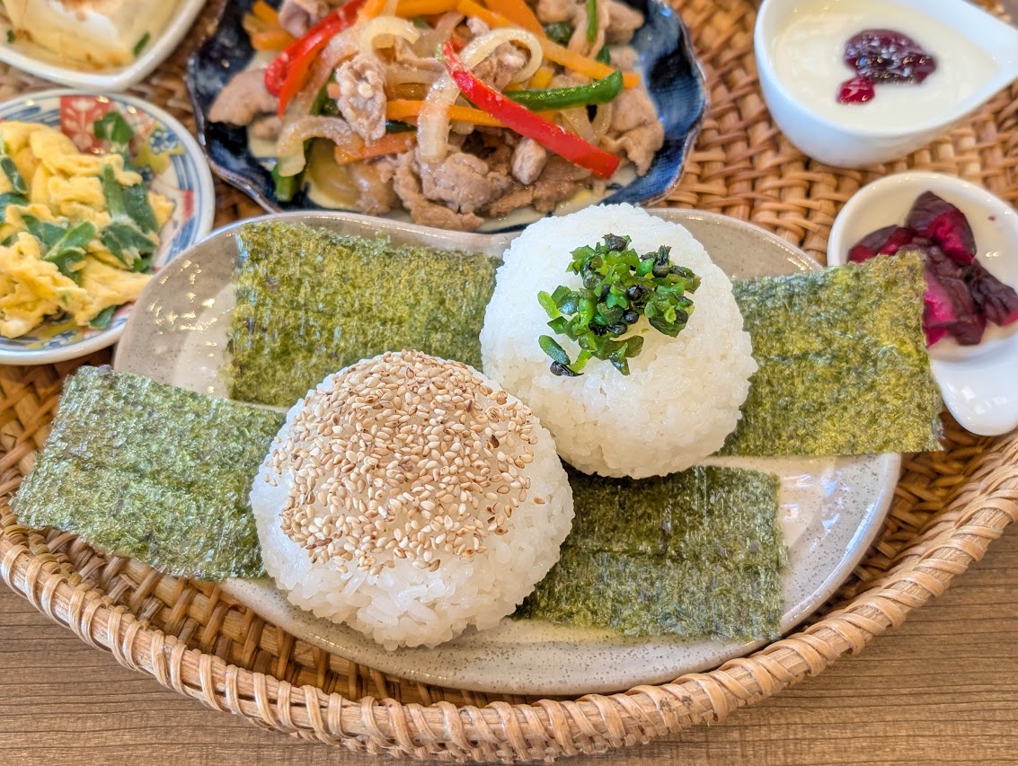 DINING & CAFE BAR SUZUMARU